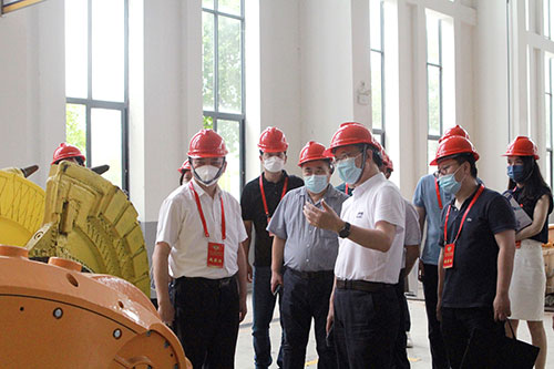 青浦區(qū)政協(xié)副主席顧嘯流一行來(lái)我公司考察指導(dǎo)工作(圖2) 青浦區(qū)政協(xié)副主席顧嘯流一行來(lái)我公司考察指導(dǎo)工作(圖2)