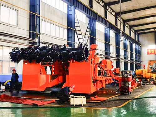 圖片1.jpg 上海創(chuàng)力集團下屬大同同力公司圓滿完成久益掘錨機維修任務(圖1)