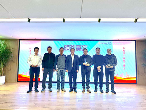 優(yōu)秀團(tuán)隊頒獎.jpg 優(yōu)秀團(tuán)隊頒獎.jpg