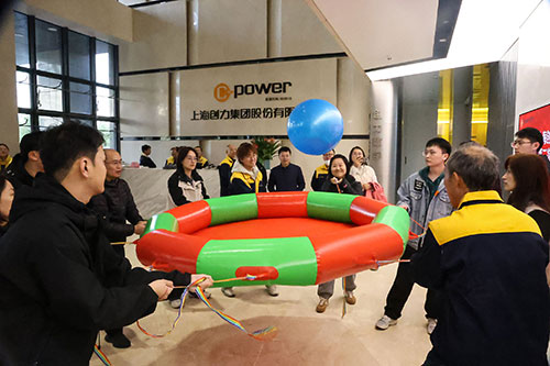 眾星捧月1.jpg 躍動(dòng)創(chuàng)力 智勝未來(lái) | 創(chuàng)力集團(tuán)2025年主題運(yùn)動(dòng)會(huì)圓滿落幕(圖14)