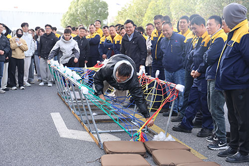 飛奪瀘定橋2.jpg 躍動(dòng)創(chuàng)力 智勝未來(lái) | 創(chuàng)力集團(tuán)2025年主題運(yùn)動(dòng)會(huì)圓滿落幕(圖23)