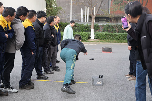 飛奪瀘定橋3.jpg 躍動(dòng)創(chuàng)力 智勝未來(lái) | 創(chuàng)力集團(tuán)2025年主題運(yùn)動(dòng)會(huì)圓滿落幕(圖24)