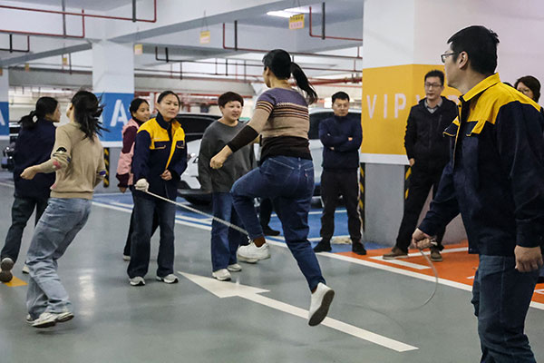 跳長(zhǎng)繩1.jpg 躍動(dòng)創(chuàng)力 智勝未來(lái) | 創(chuàng)力集團(tuán)2025年主題運(yùn)動(dòng)會(huì)圓滿落幕(圖10)